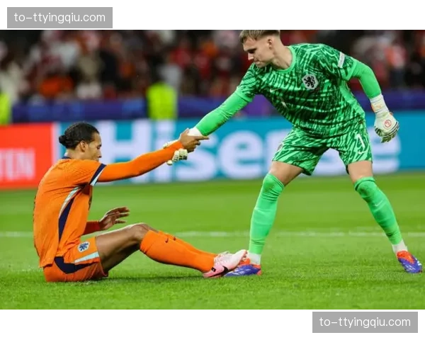 荷兰防守反击体系务实 范戴克领衔后防稳定性成出线基础